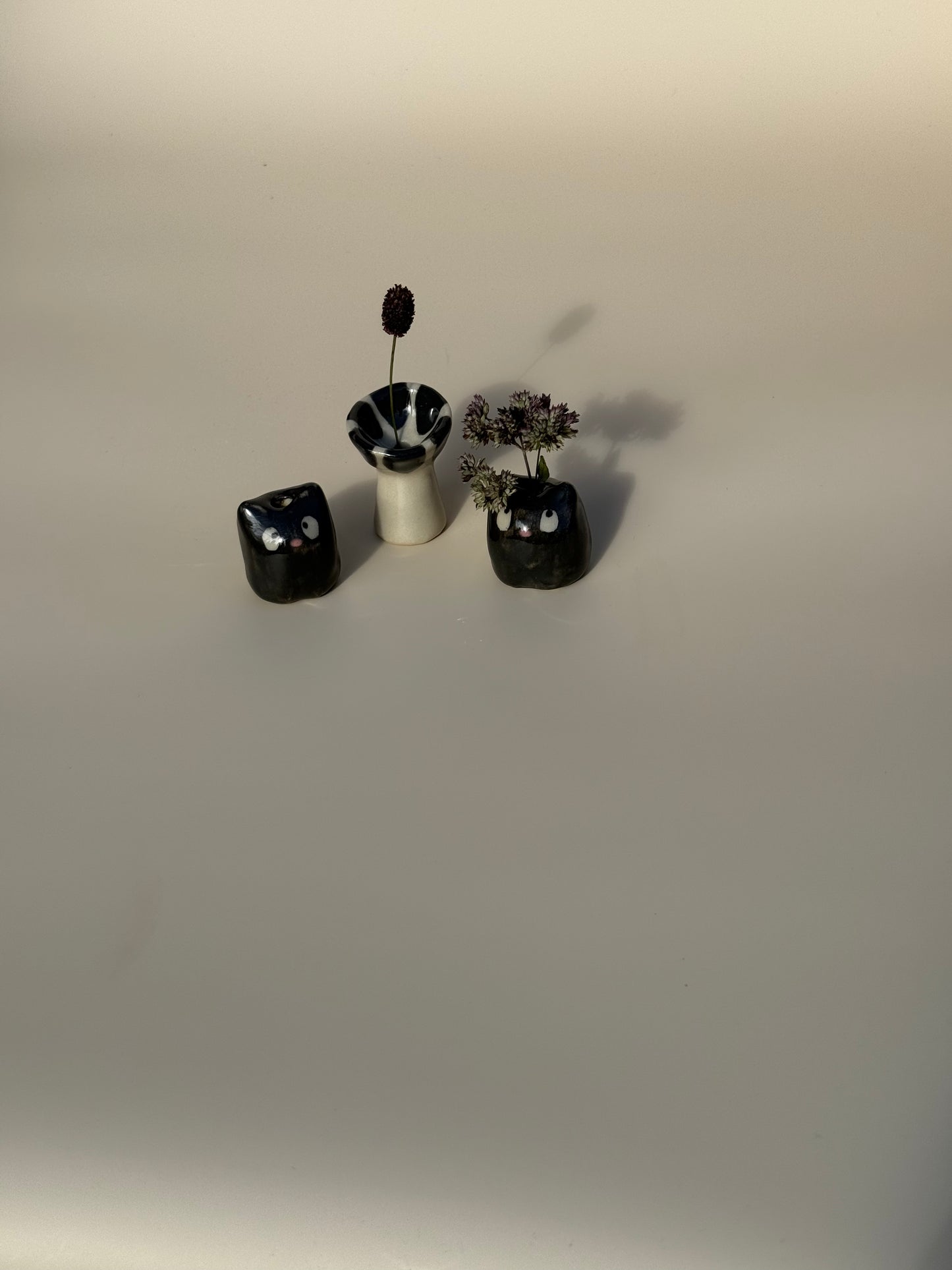 Minivasen schwarze Katze und Flecken
