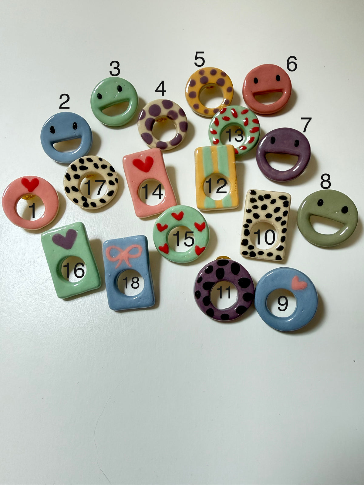 Brillenpins bunte Tüte
