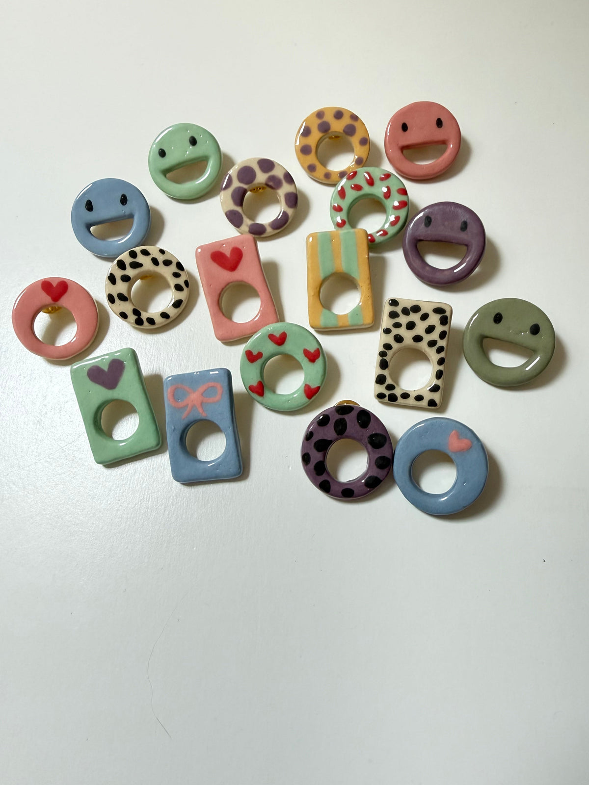 Brillenpins bunte Tüte