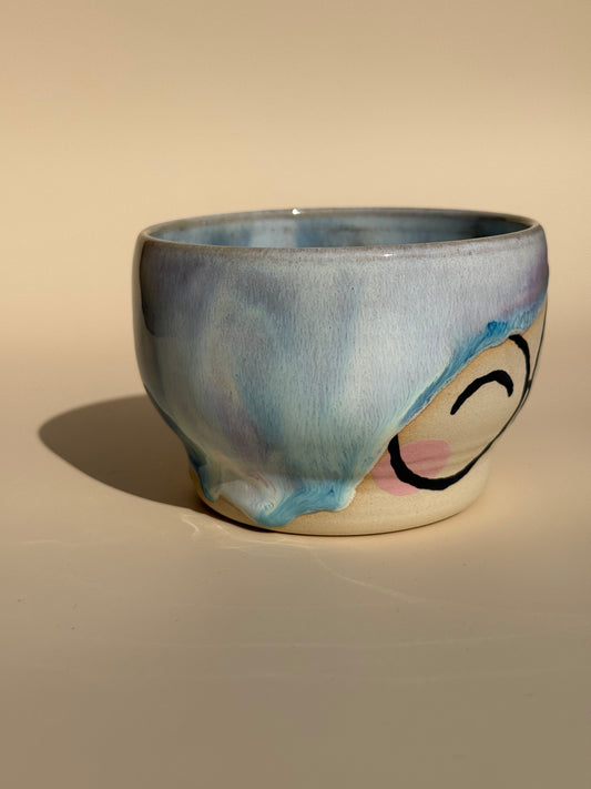 Frau Becher Blau