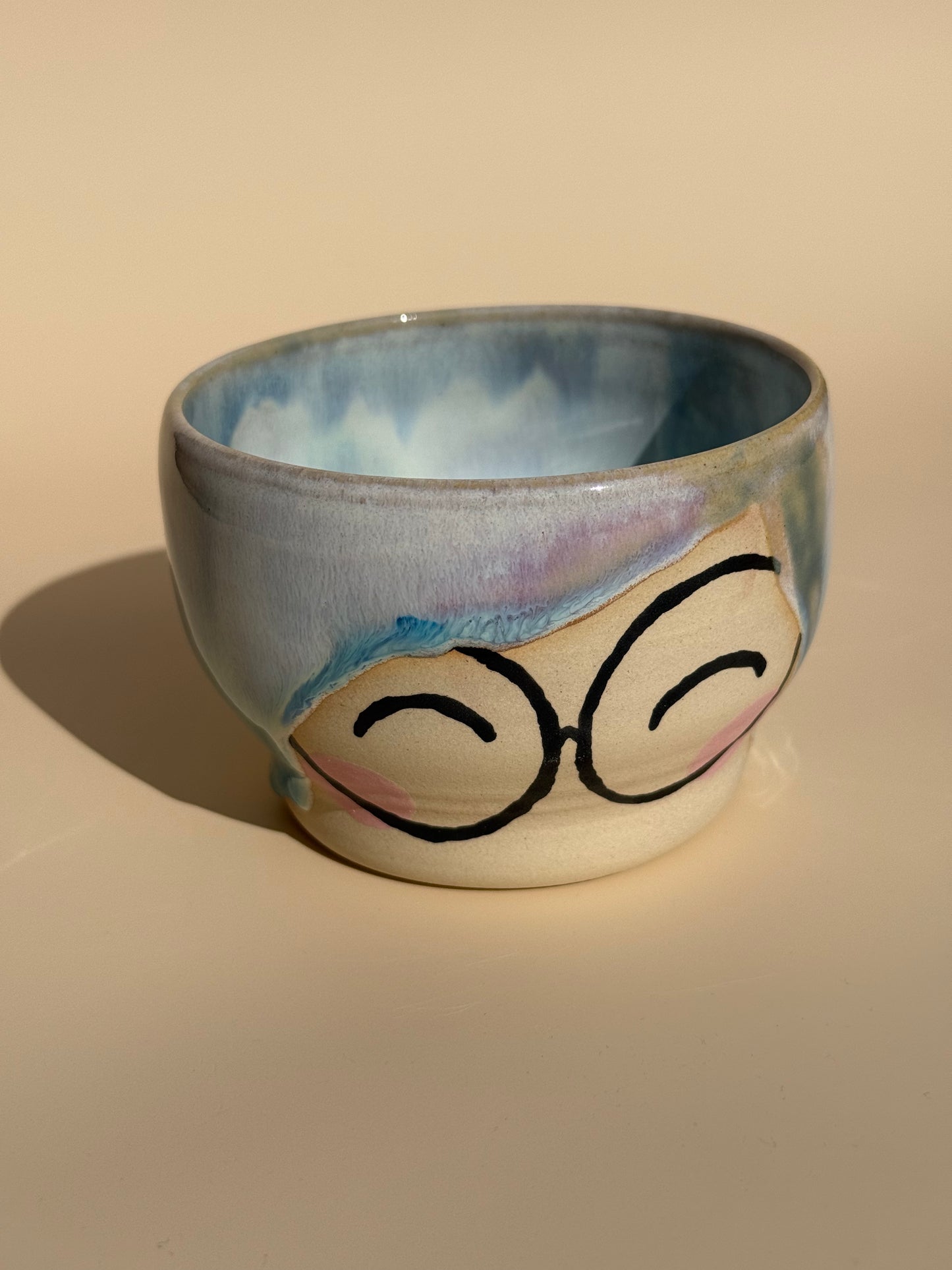 Frau Becher Blau