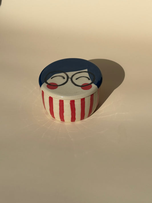 Butterdose Frau Butta