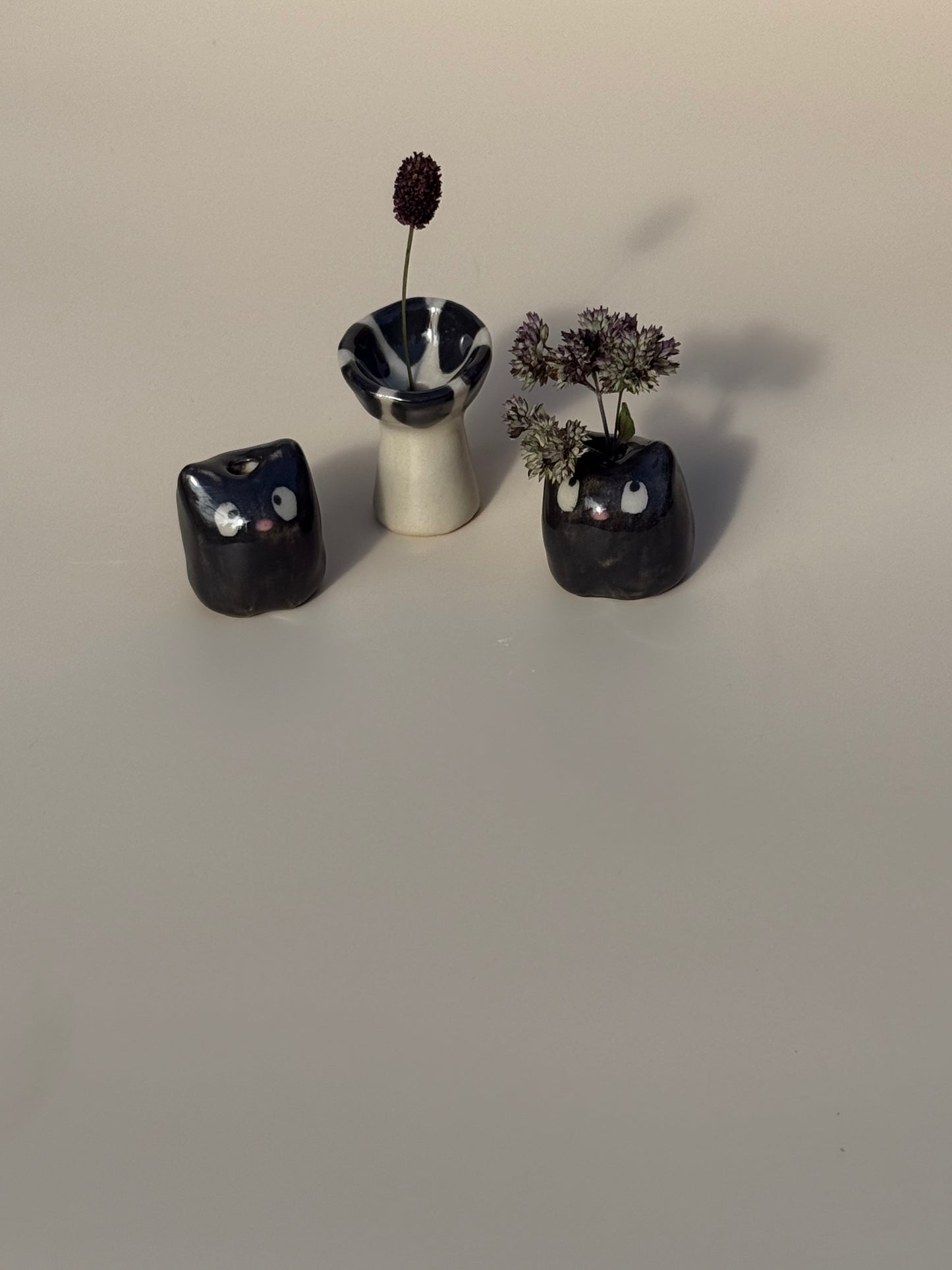 Minivasen schwarze Katze und Flecken
