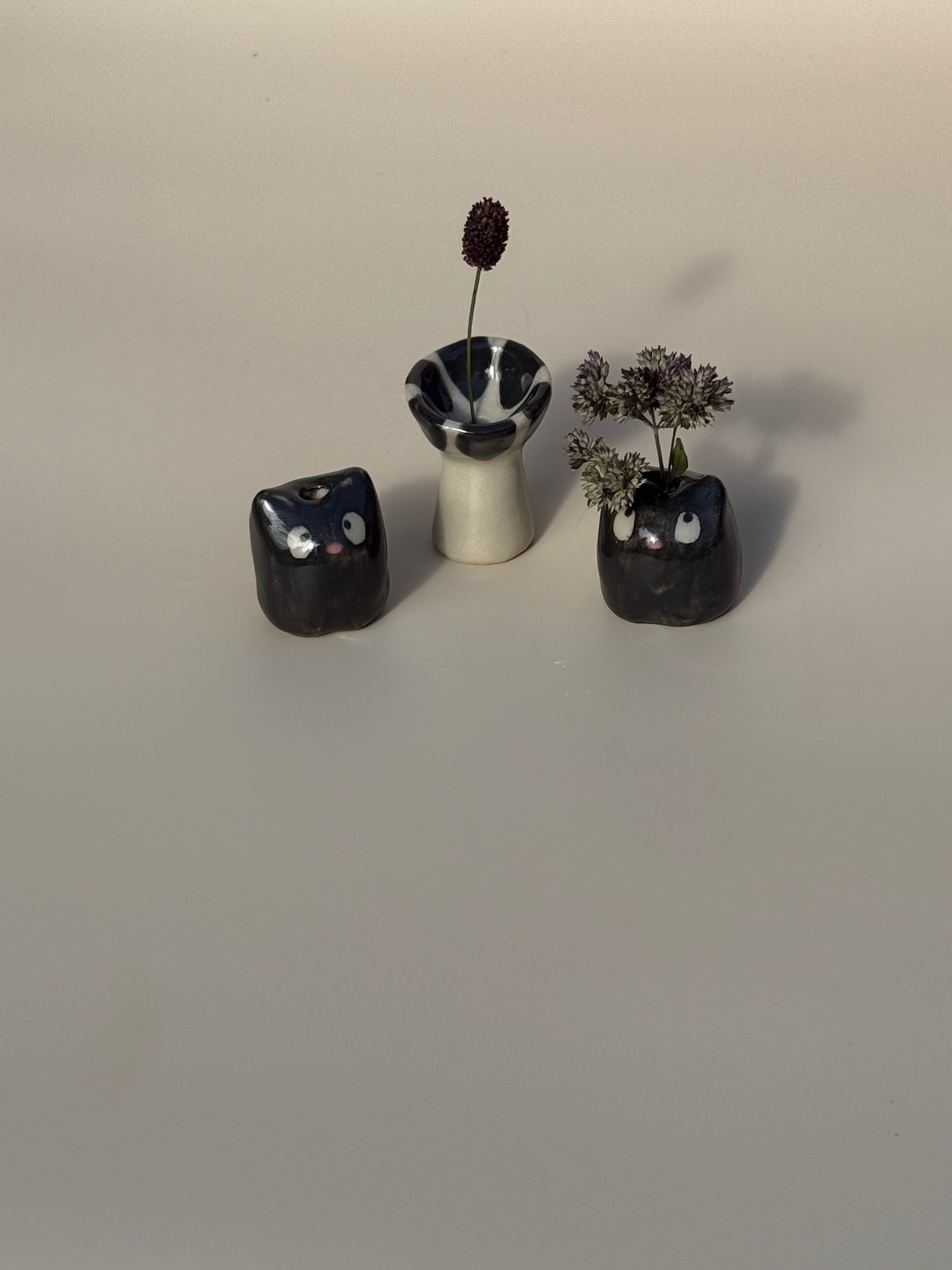 Minivasen schwarze Katze und Flecken