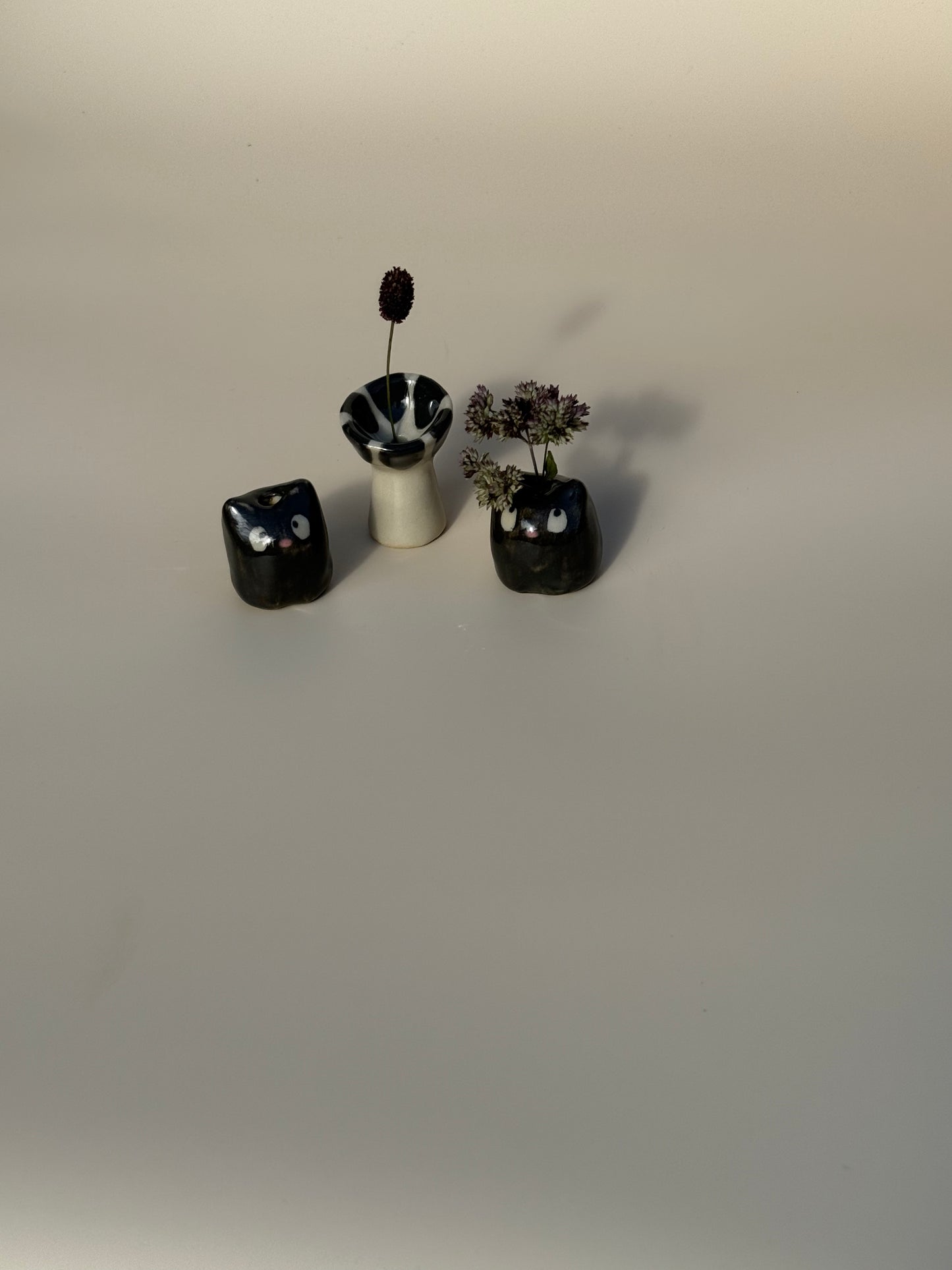 Minivasen schwarze Katze und Flecken