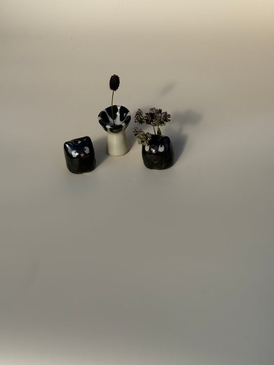 Minivasen schwarze Katze und Flecken