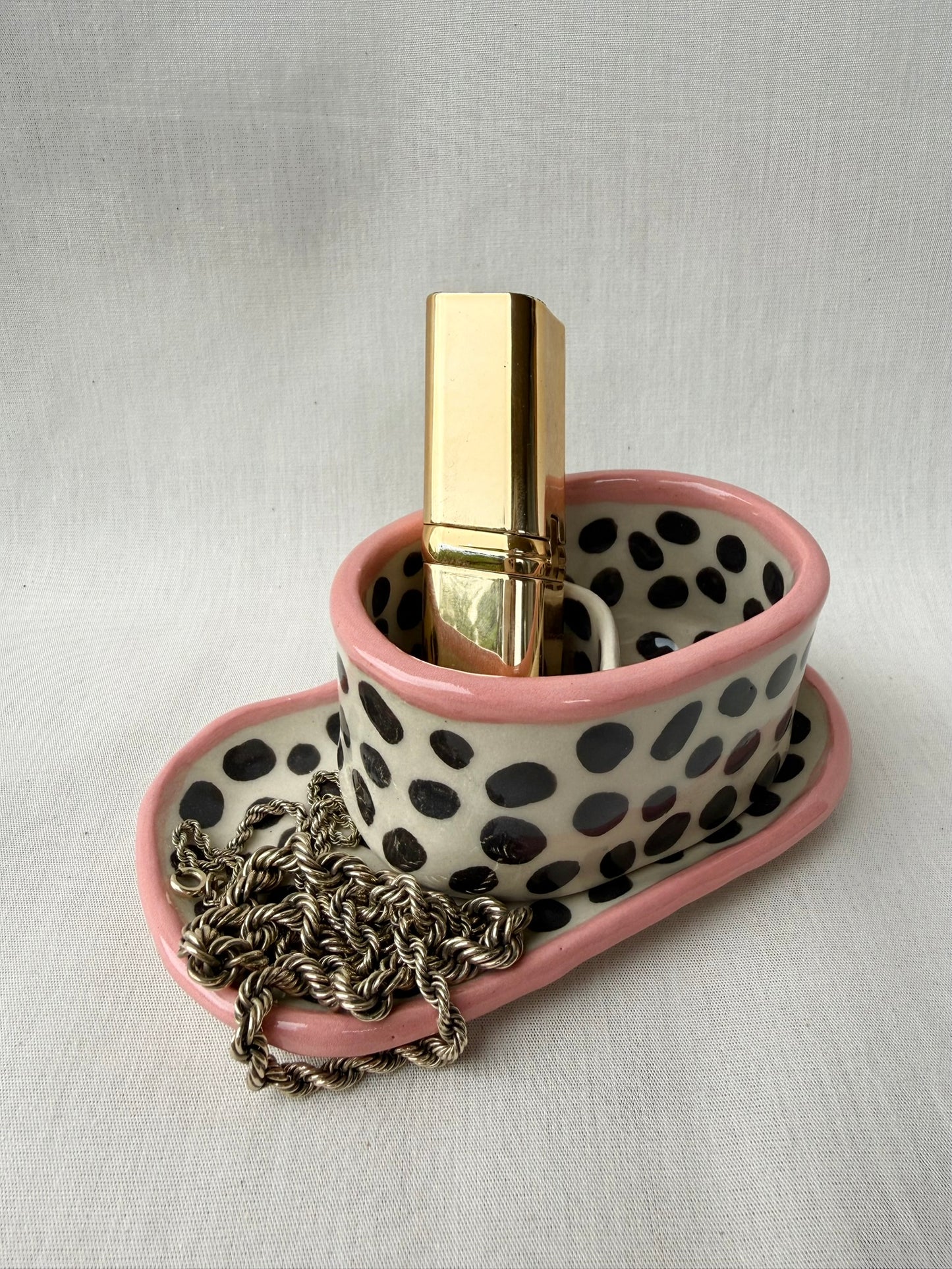 Utensilio mit Schmuckschale schwarze Punkte pink