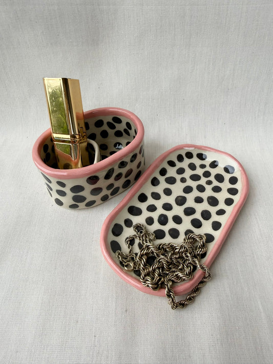 Utensilio mit Schmuckschale schwarze Punkte pink