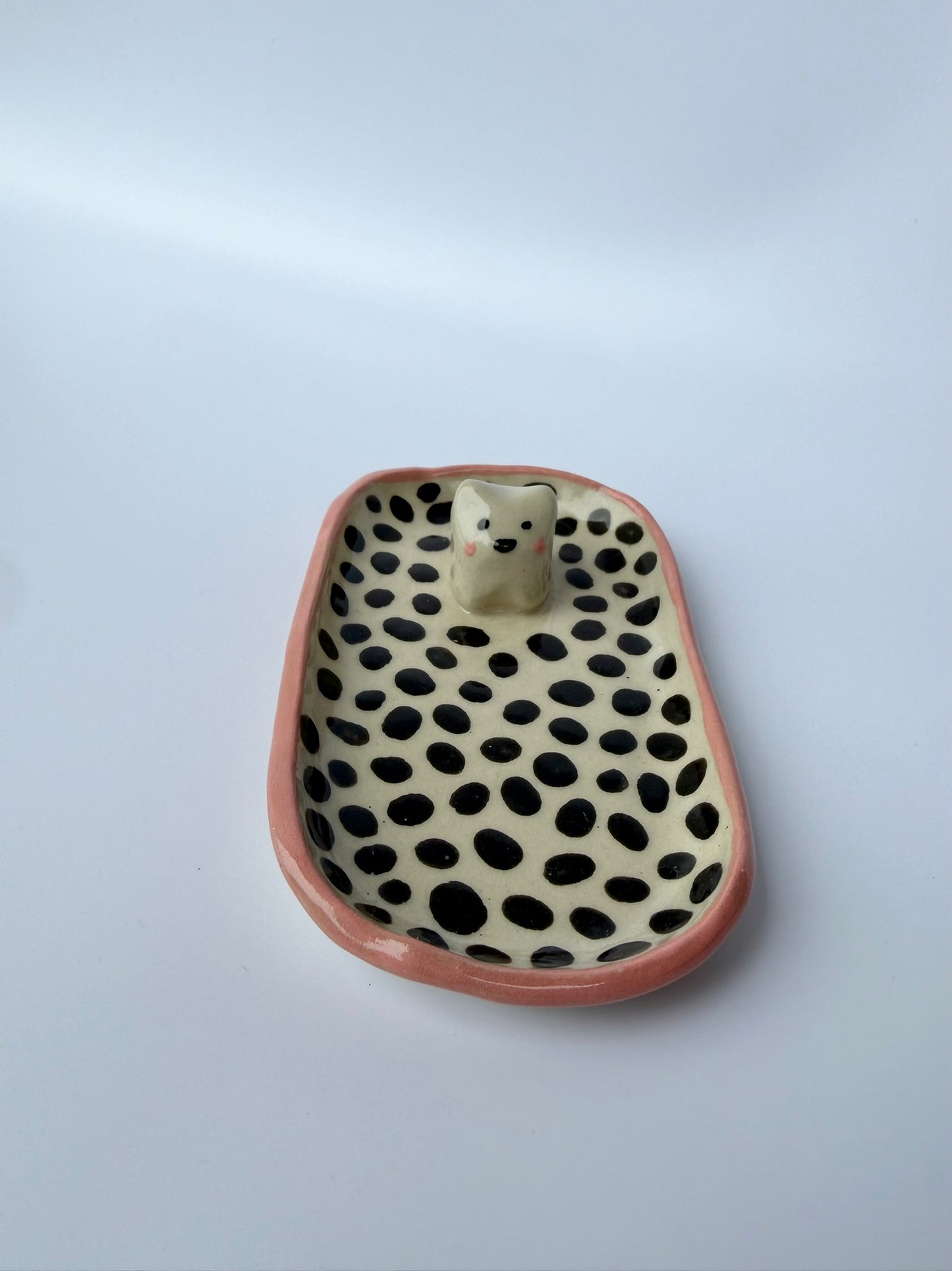 Schmuckschale schwarze Punkte pink Katze