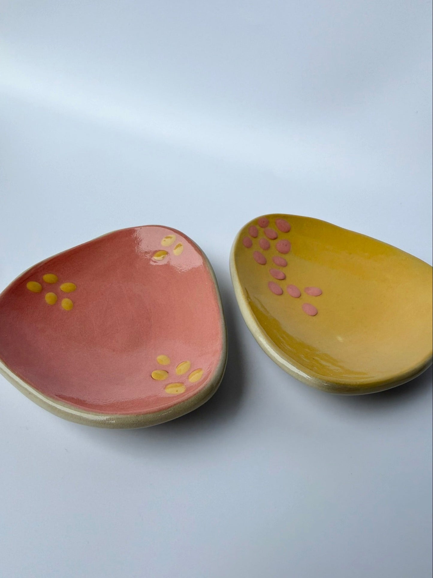 Organische Dekoschale pink gelb