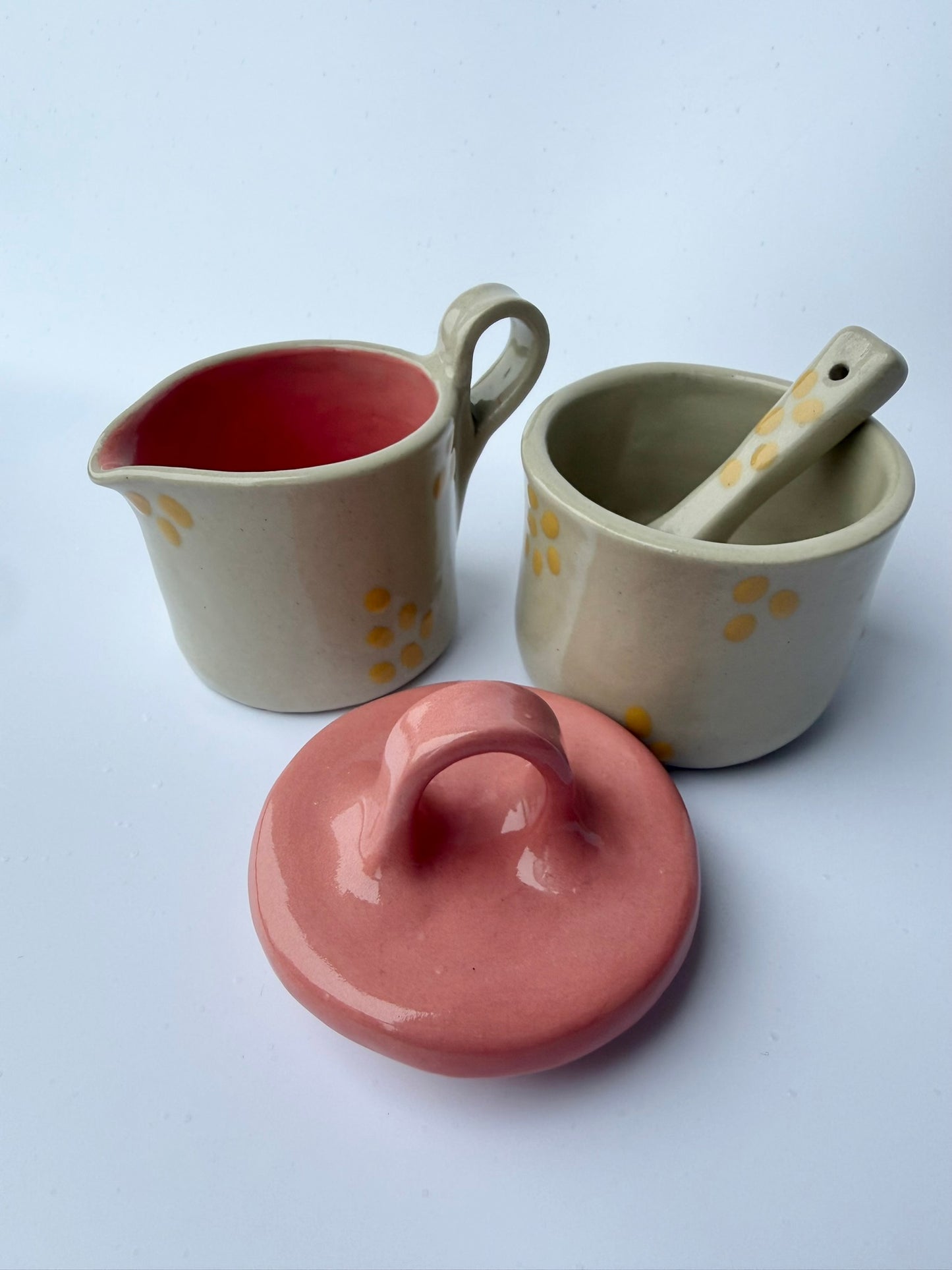 Zuckerdose und Milchkännchen gelb pink