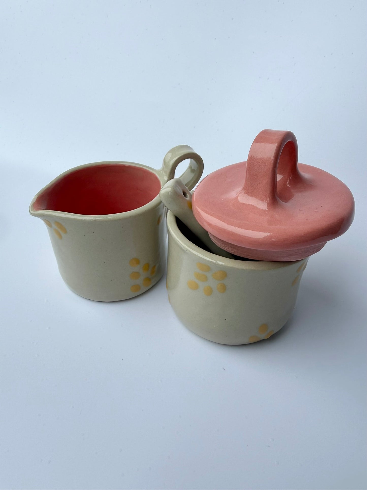 Zuckerdose und Milchkännchen gelb pink