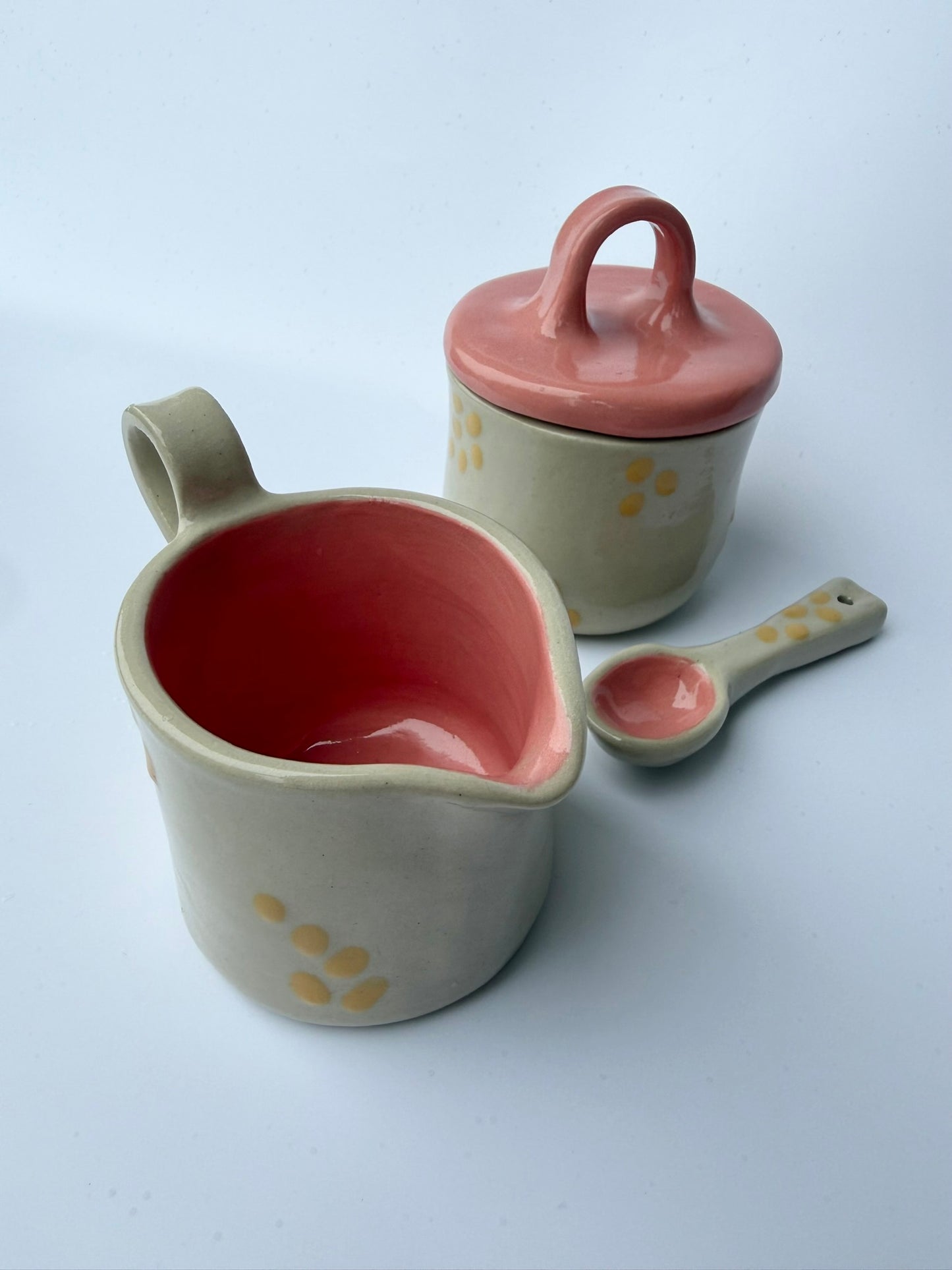 Zuckerdose und Milchkännchen gelb pink