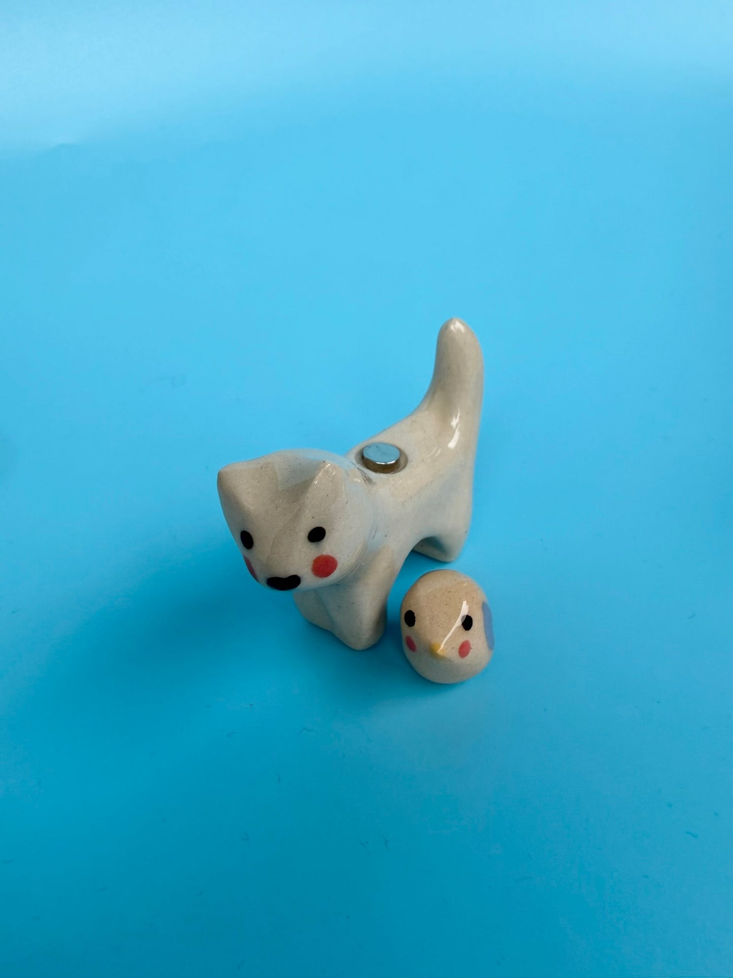 Happy Katze mit Magnet Vögelchen