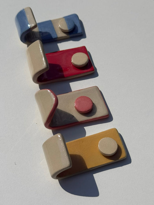 Wandhaken mit Magnetknopf