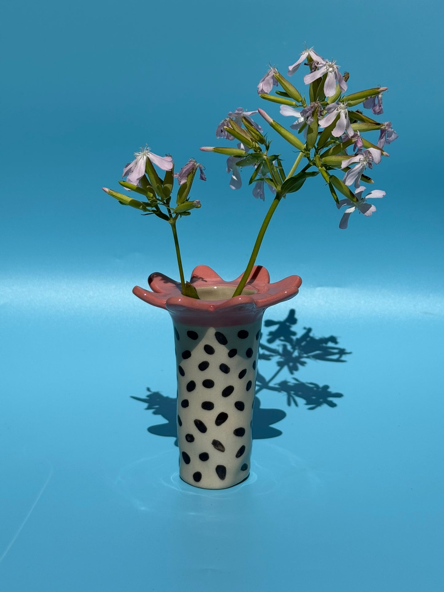 Vase Kugel und Vase Blume