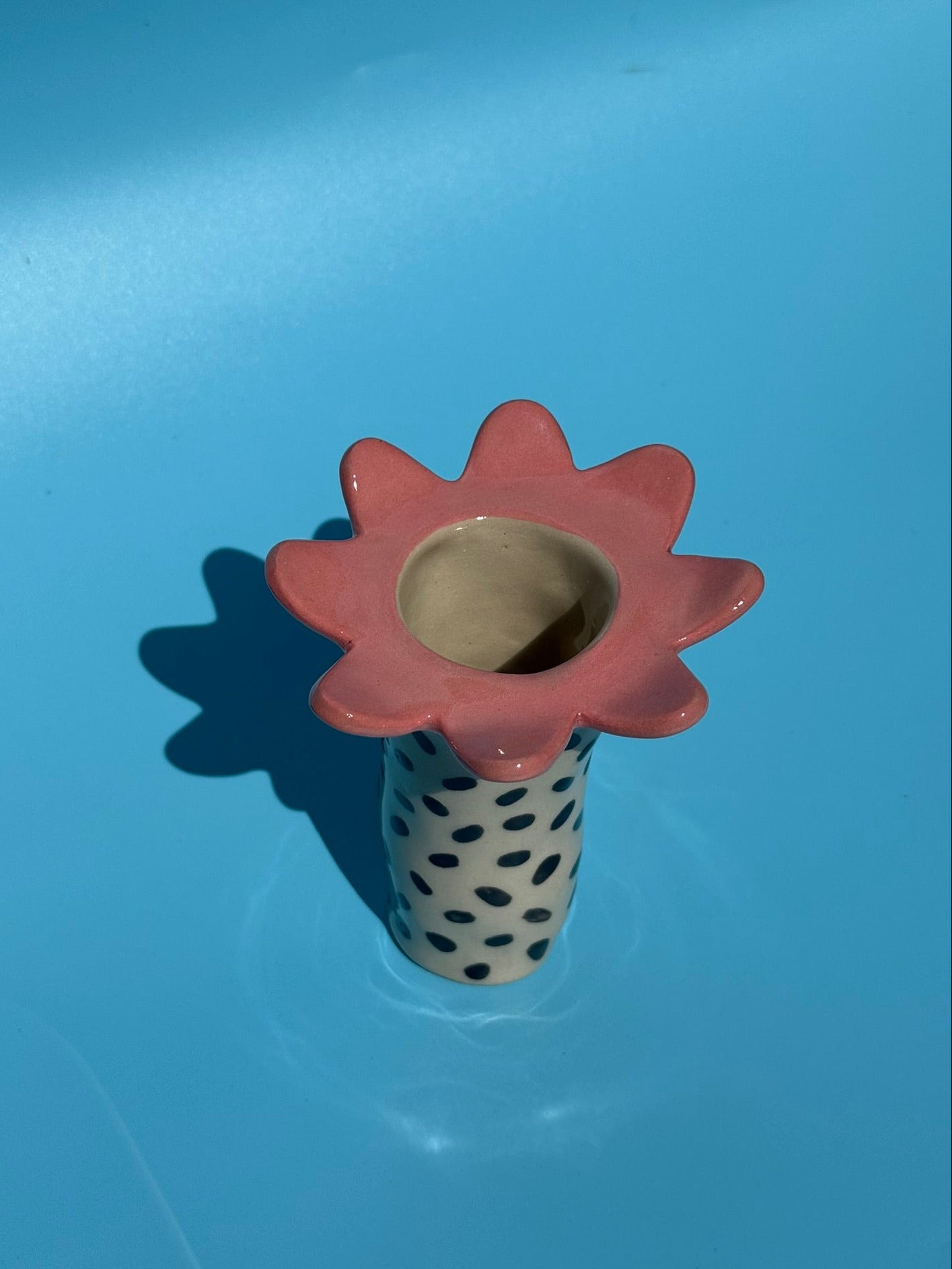 Vase Kugel und Vase Blume