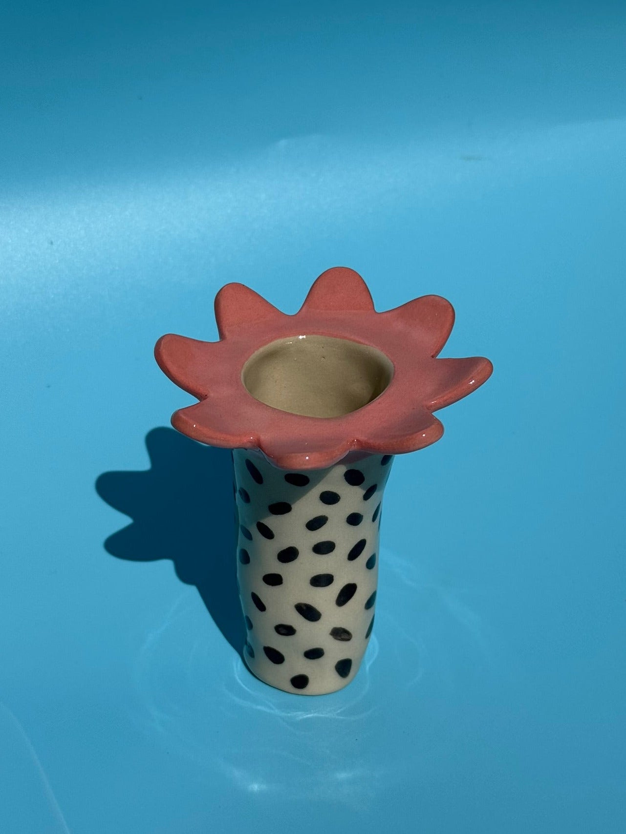 Vase Kugel und Vase Blume