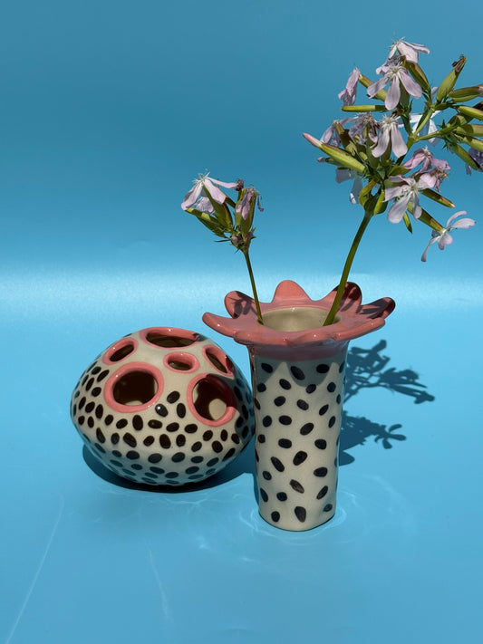 Vase Kugel und Vase Blume