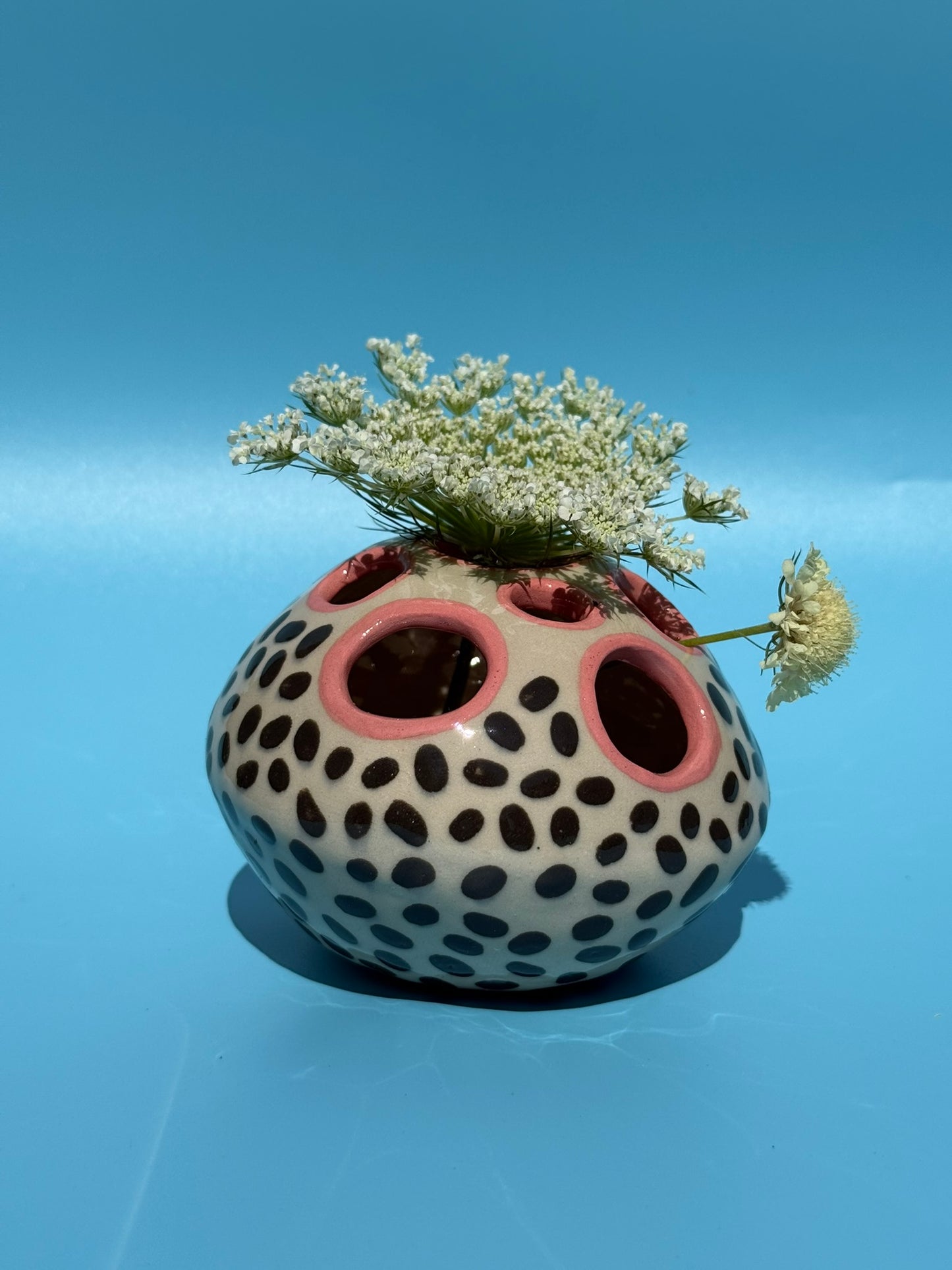Vase Kugel und Vase Blume