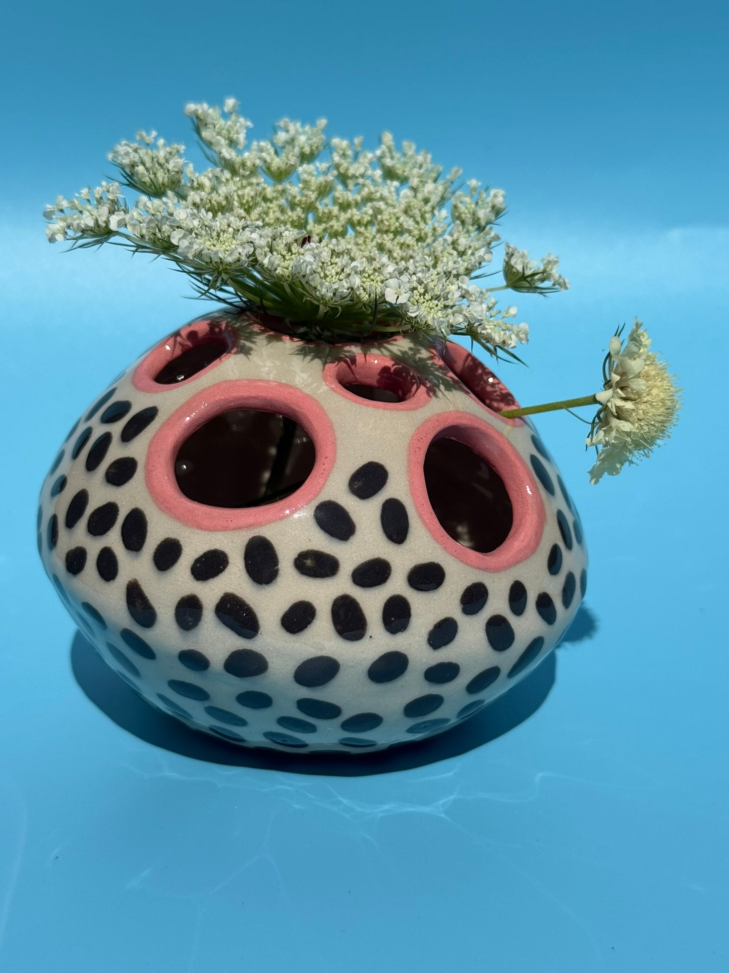 Vase Kugel und Vase Blume