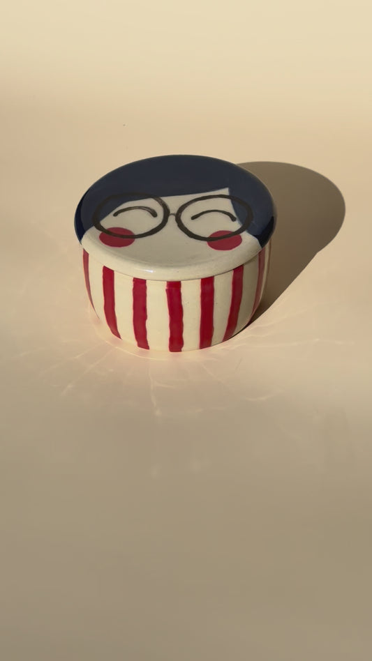 Butterdose Frau Butta
